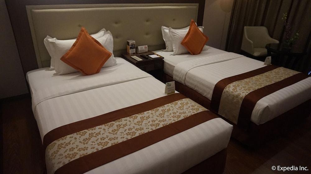 Ace Hotel And Suites Pasig City Екстериор снимка