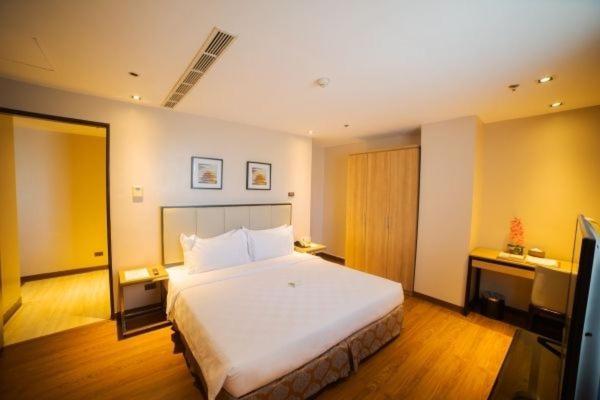 Ace Hotel And Suites Pasig City Екстериор снимка